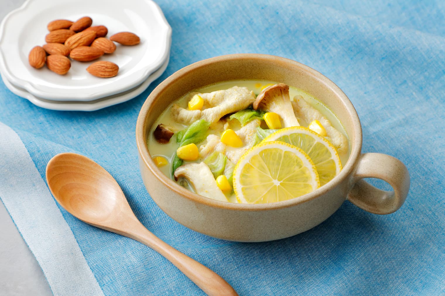 豚しゃぶとレモンのアーモンドミルクカレースープ